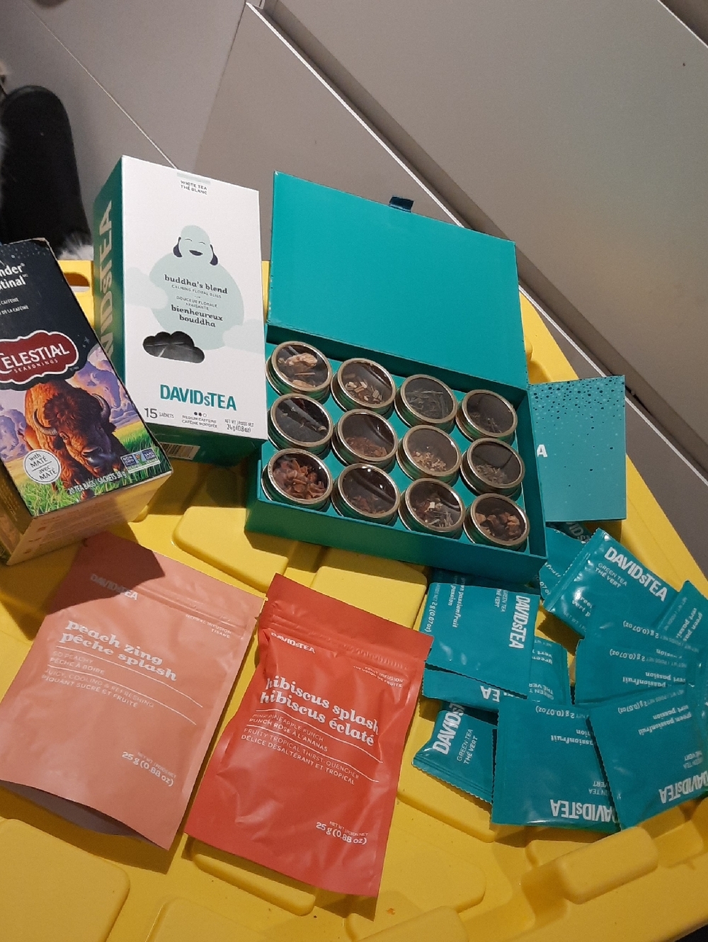 61pc MASSIVE LOT BUNDLE DAVIDs TEA 12 SAMPLER 12 Green Tea 30 Black Thunder+Gift